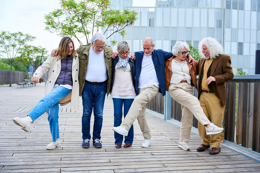 group-of-mature-caucasian-people-playing-fun-with-5XKYH3Y.webp